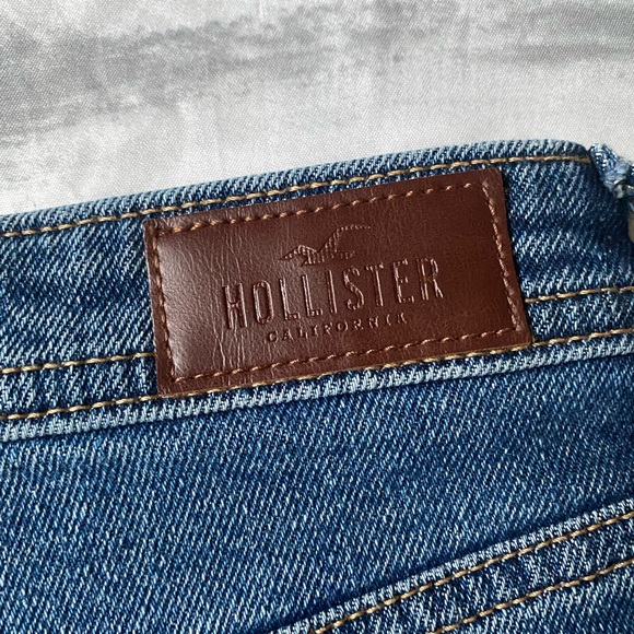 Curvy Ultra High Rise Mom Shorts 3” - Picture 5 of 6